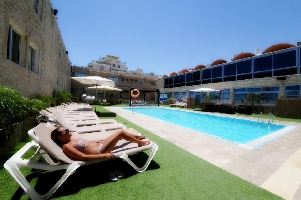 Rich Suites Hotel *